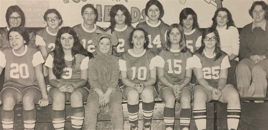 1975 Girls Basketball